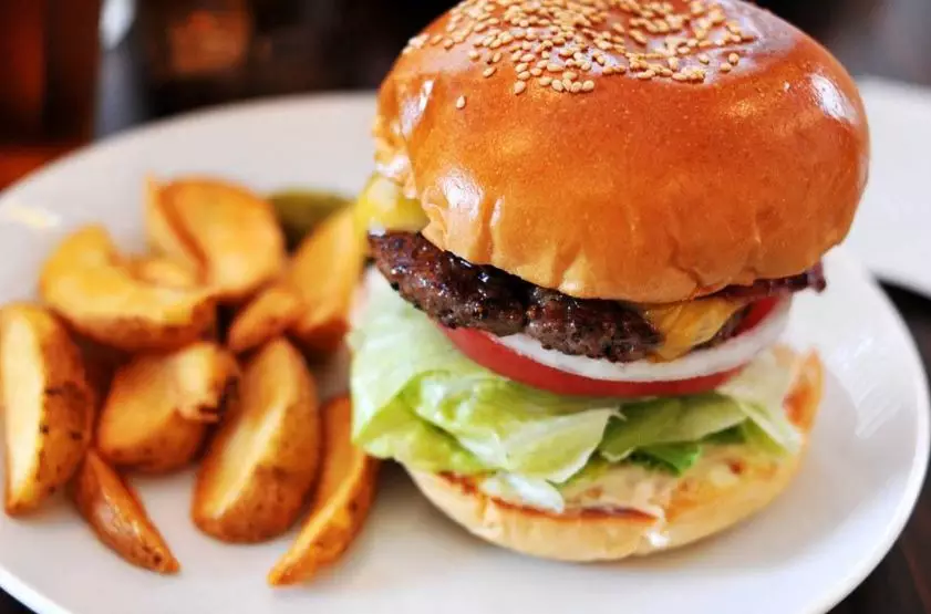 麥當勞菜單均價降低了15%！美國快餐界掀起價格戰(zhàn)