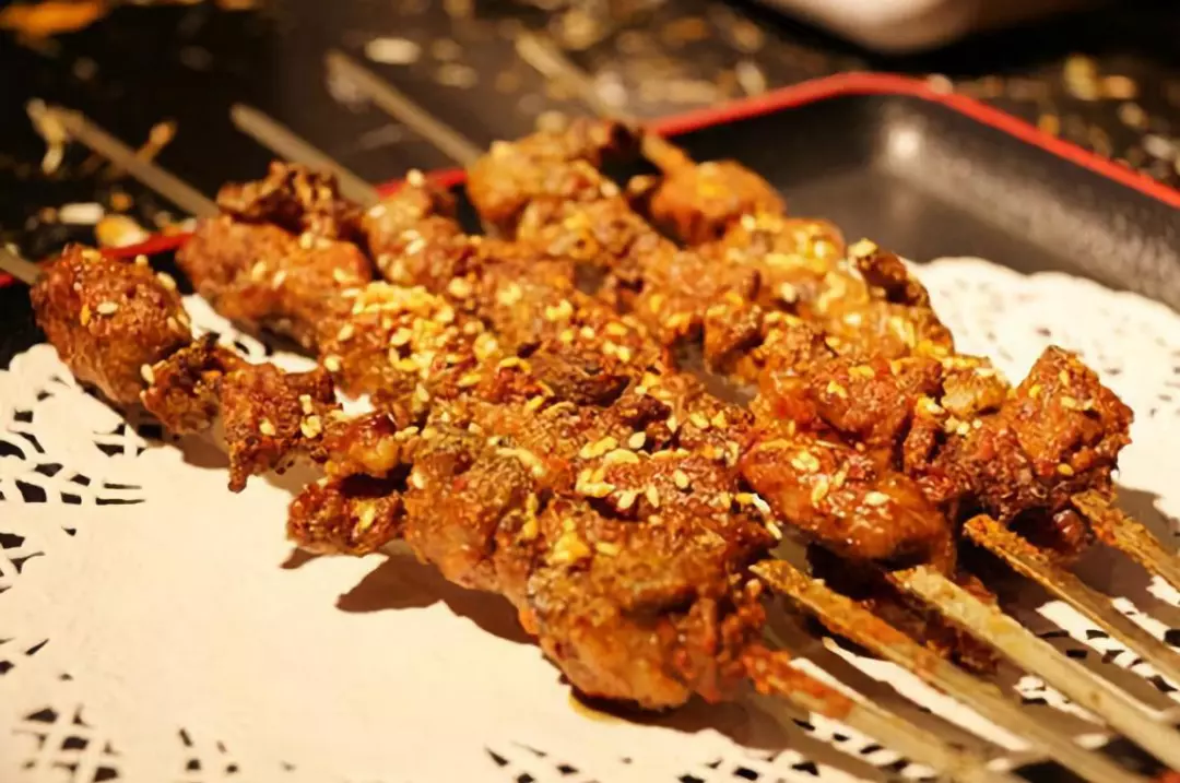 “火鍋大佬”海底撈跨界做燒烤外賣， 將在美團(tuán)、餓了么上線