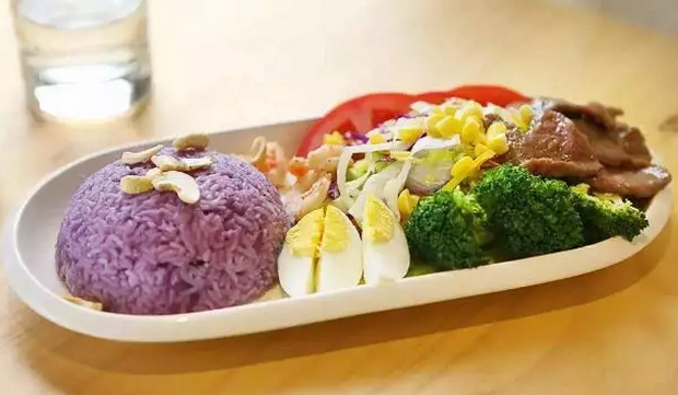 高端低價(jià)消費(fèi)均增長(zhǎng)，餐飲差異化競(jìng)爭(zhēng)成新戰(zhàn)場(chǎng)