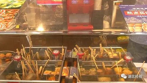 武漢這家知名便利店竟賣(mài)過(guò)期蝦餃，員工不滿(mǎn)向媒體舉報(bào)