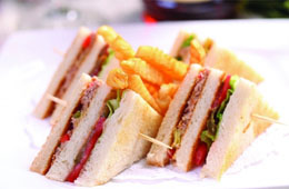 鄭州便利店上演“貼身戰(zhàn)”，鮮食成各家的“頭號武器”