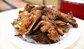 沈陽確診大爺讓雞架火了！這個(gè)凍品邊角料里原來藏著一門大生意