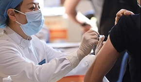 確診病例再現(xiàn)冷鏈從業(yè)者，打過疫苗就萬事大吉？