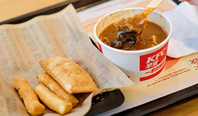肯德基上新“河南早餐三件套”，胡辣湯油饃頭菜角均是“千味央廚造”