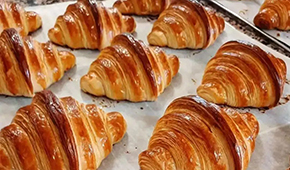 居民吃泡面，居委吃瑞士卷上熱搜  冷凍烘焙正開(kāi)啟冷食新藍(lán)海