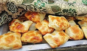 餐飲引領(lǐng)、生產(chǎn)接力，新疆風(fēng)味烤包子風(fēng)靡全國