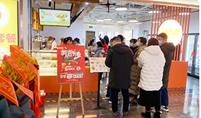 堂食餐飲全供預制菜，一年開6家店，這個品牌靠啥“嗨三餐”？