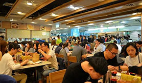 由守轉(zhuǎn)攻！餐飲業(yè)上半年裂變：著力下沉、裂變?nèi)珖?/>
                </div>
                <div   id=