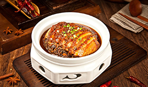 一個河南人在湖南把扣肉做到年銷3億，“許大師”是怎樣煉成的？