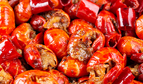 價格跳水、蝦尾滯銷，頂流網(wǎng)紅小龍蝦今年也“頂”不住了？