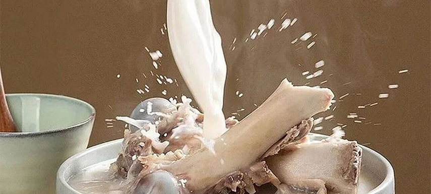  餛飩、炸雞、烤腸紛紛注入骨湯，新一輪凍品升級(jí)拼“骨氣”…