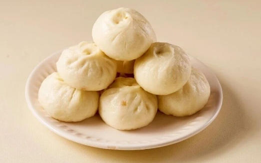 寶泉旅游景區(qū)旁的“包子界清流”，手工老面小籠包剛上市就被搶?zhuān)瑧{什么？